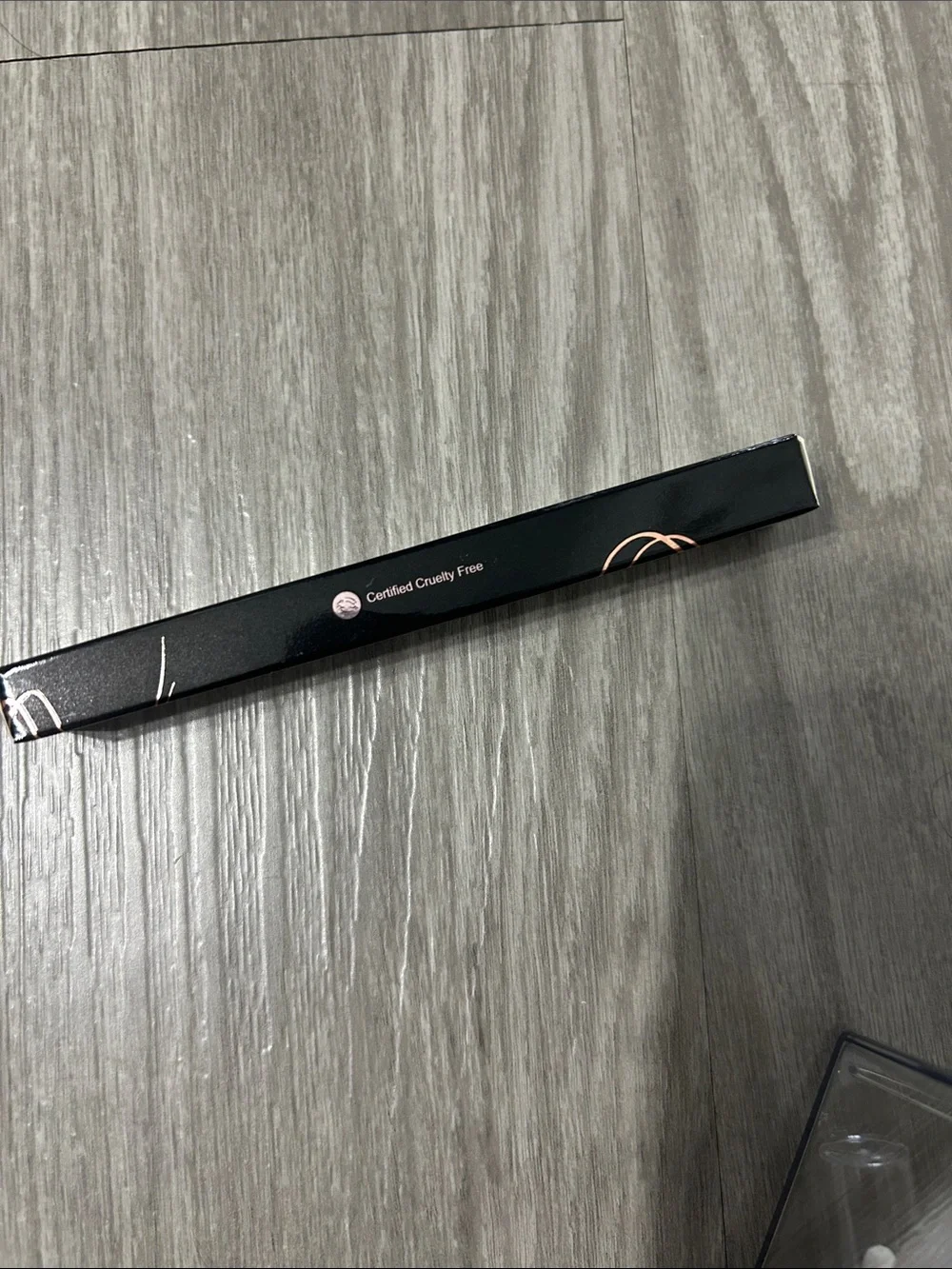 REALHER Eye Am Outstanding Waterproof Liquid Eyeliner - Black